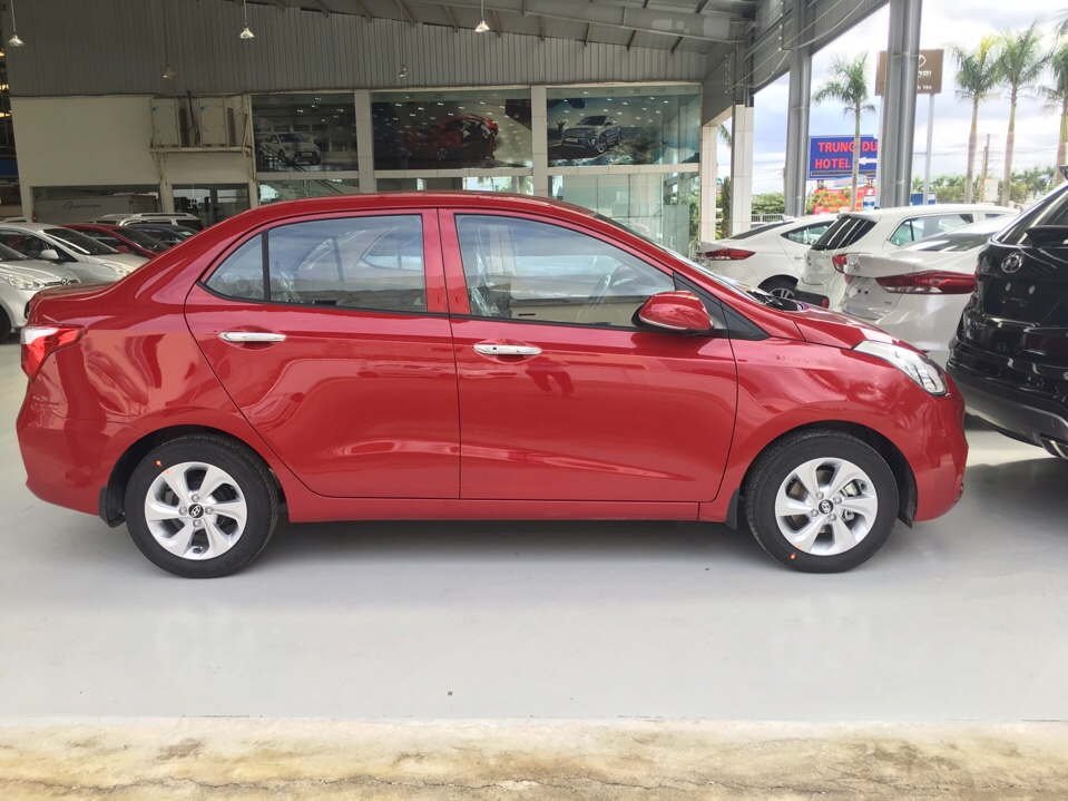 Hyundai i10 2018 màu đỏ