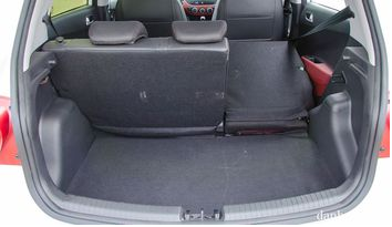 hyundai i10 2018 khoang hành lý